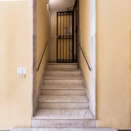 Apartament Attic On The Square Spanish Steps