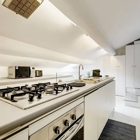 Attic On The Square Spanish Steps Apartament *